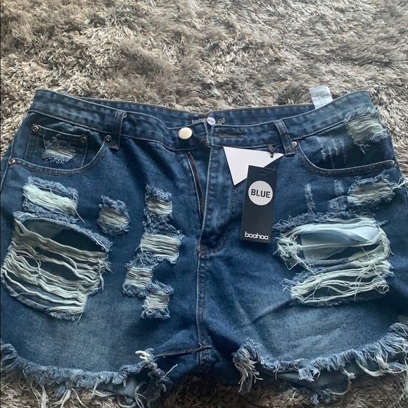 boohoo plus shorts